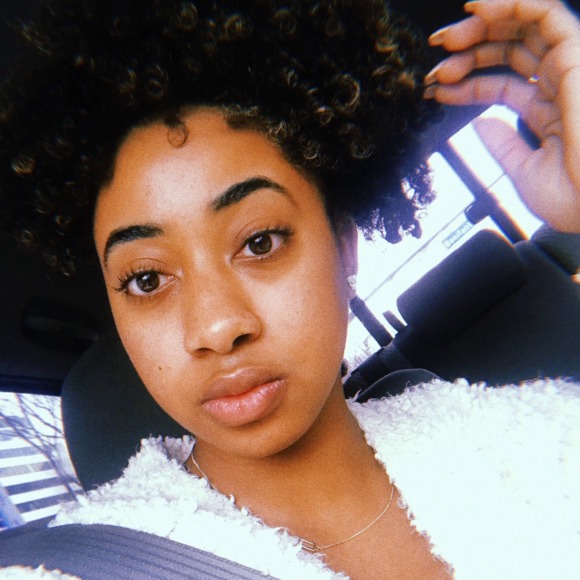 Meet your Posher, Taylor - Picture 1 of 1